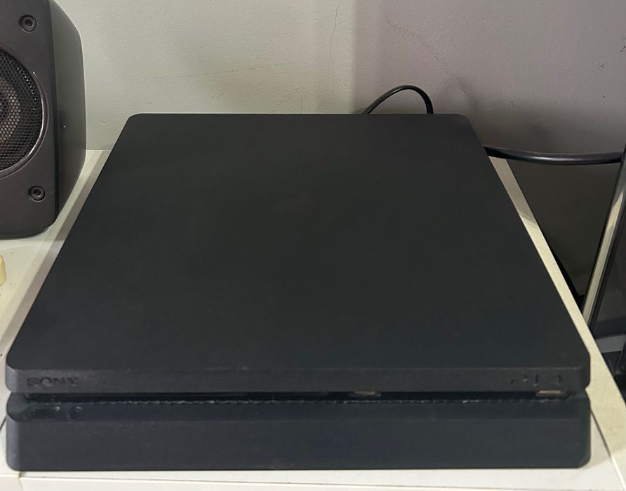 PS4 в много добро състояние