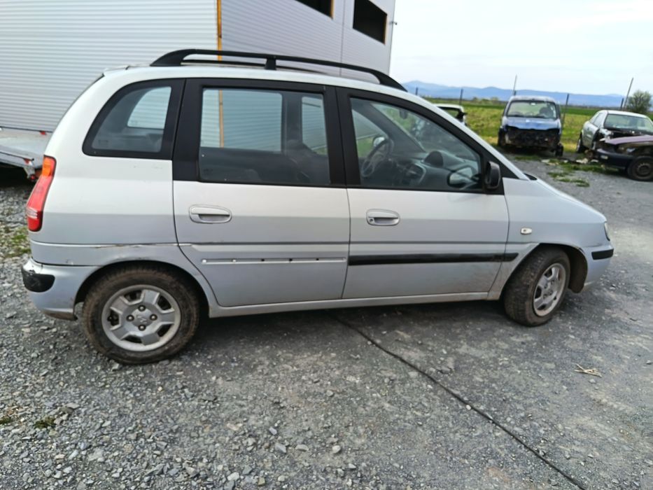 Hyundai Matrix 1.5 CRDi  82 к.с. 2003г. Хюндай Матрикс 1.5црди НА ЧАСТИ!!! 

Автомобилът  се продава САМО НА ЧАСТИ!!! 

Налични части:

Двигател