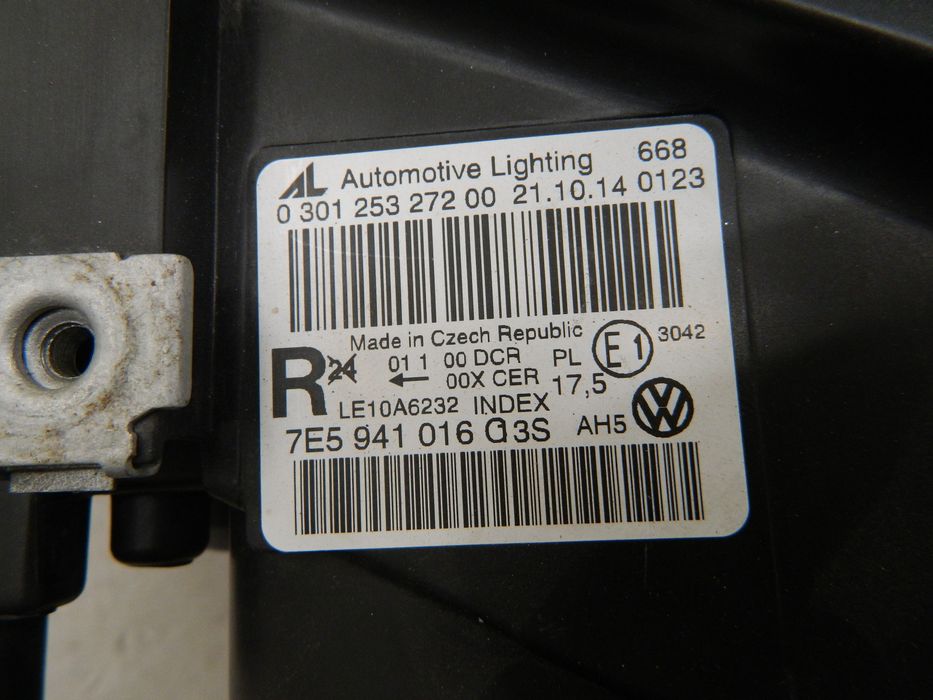 Far dreapta VW Transporter T5 facelift Bi-Xenon LED, 2012, 2013, 2014, cod origine 7E5941016