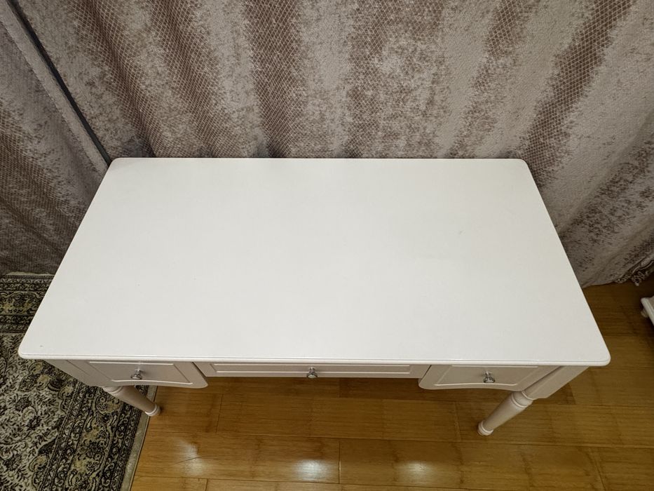 Письменный стол с ящиками