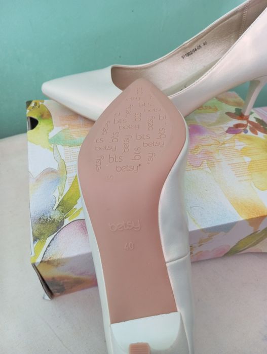 Продам туфли свадебные новые