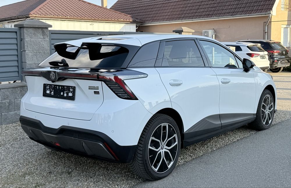 MG 4  64kw Luxury .