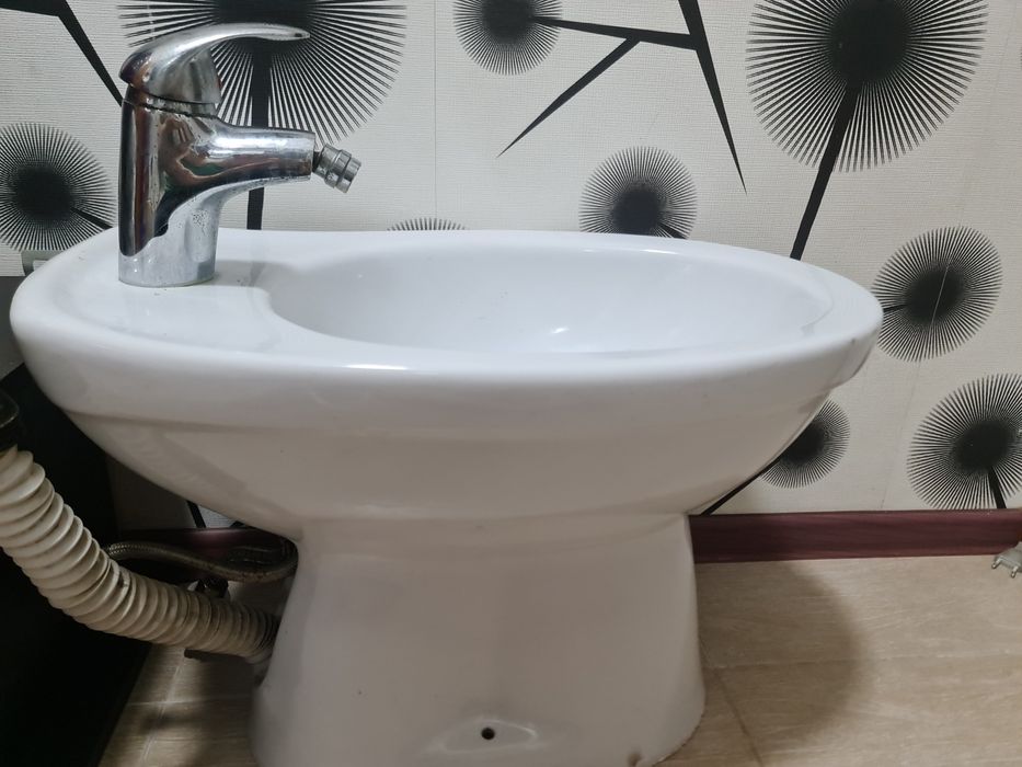 Продается биде с краном