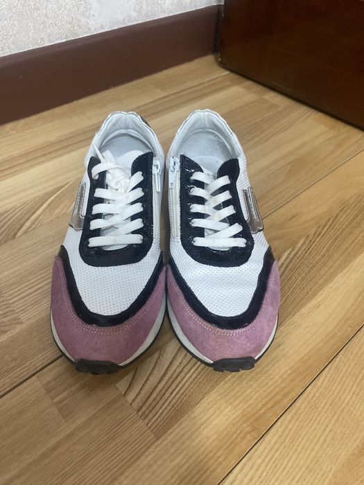 Продам кроссовки турецкие