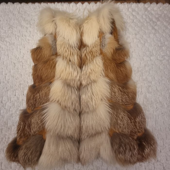 Vesta de blana, vulpe. O nebunie!!!