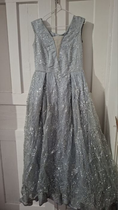 Toʻy uchun koʻylak sotiladi