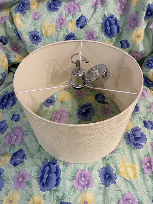 Продам две люстры б/у в рабочем состоянии.