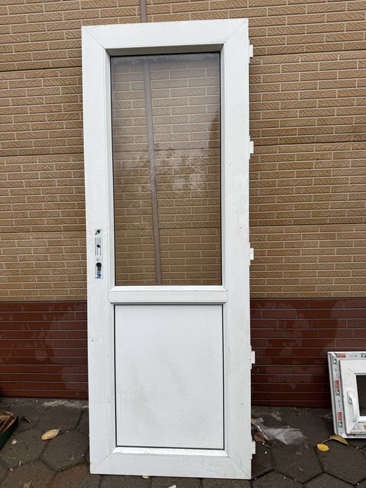 Дверь пластиковая