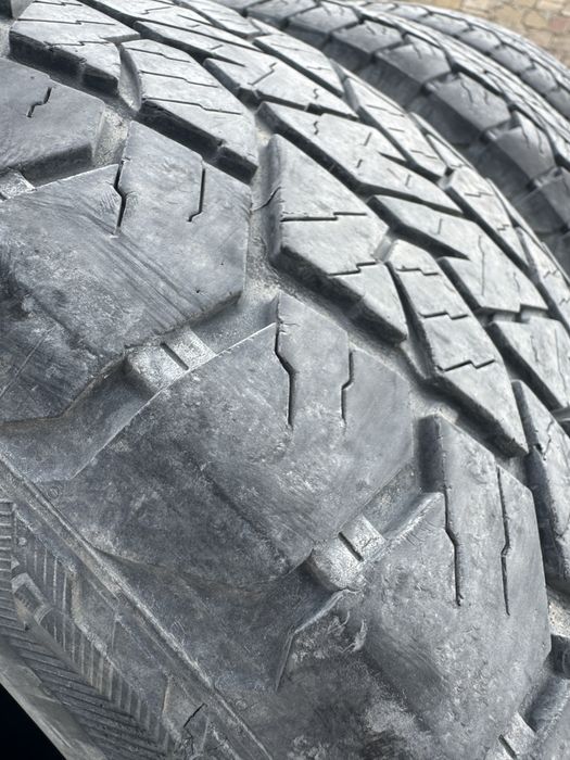 Продам 2 покрышки б/у