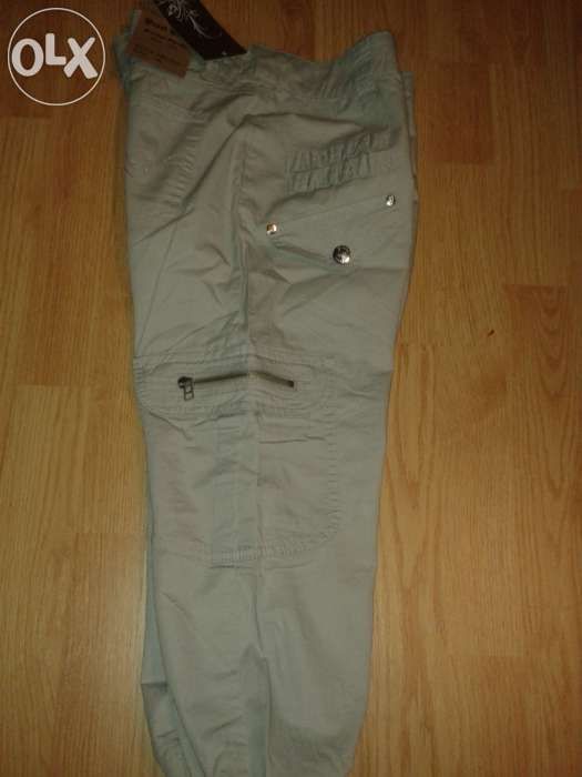 Pantaloni 3/4 noi, cu eticheta