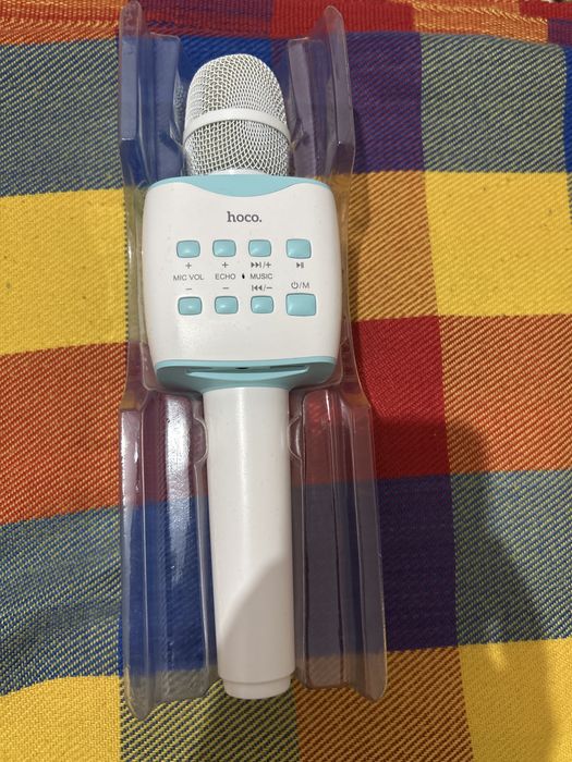 Микрофон hoco голубого цвета