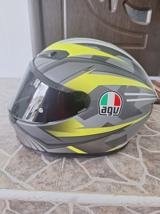 Каски AGV K6 и SHOEI NXR 2