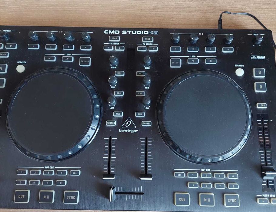 Диджейский контроллер