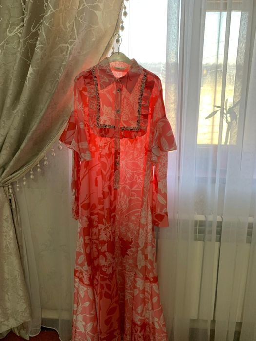 Арзан бағада 1-2 рет киілген көйлектер сатылады