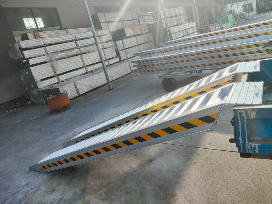 Продавам рампи-пътеки за товарене