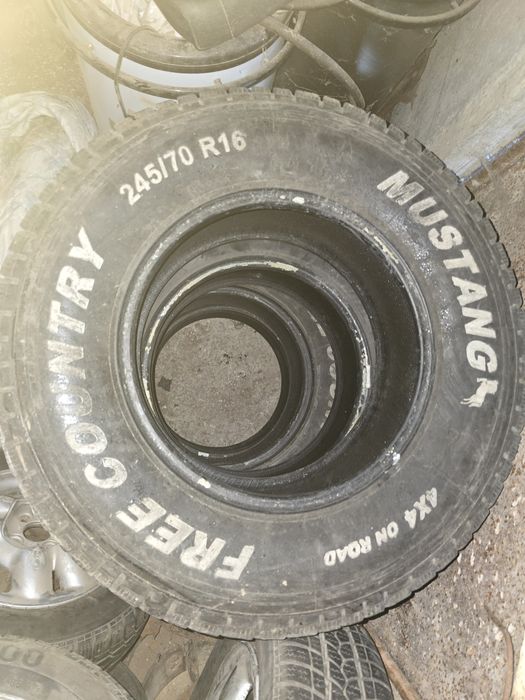 Продавам гуми за Джип