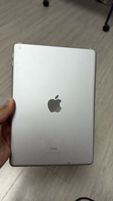 iPad 5th Gen A1822 Functionala Tableta