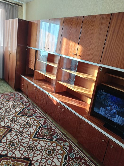 Отдам даром стенку