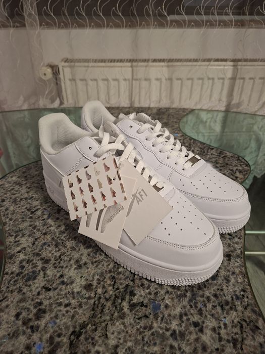 Adidasi Nike Air Force 1 Albi 45.