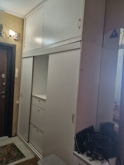 Продам шкаф в прихожую