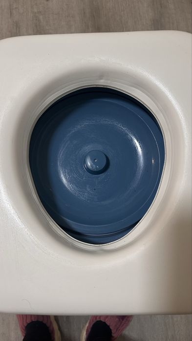 НОВ тоалетен и душ стол с колела – алуминиев, висок клас, неизползван