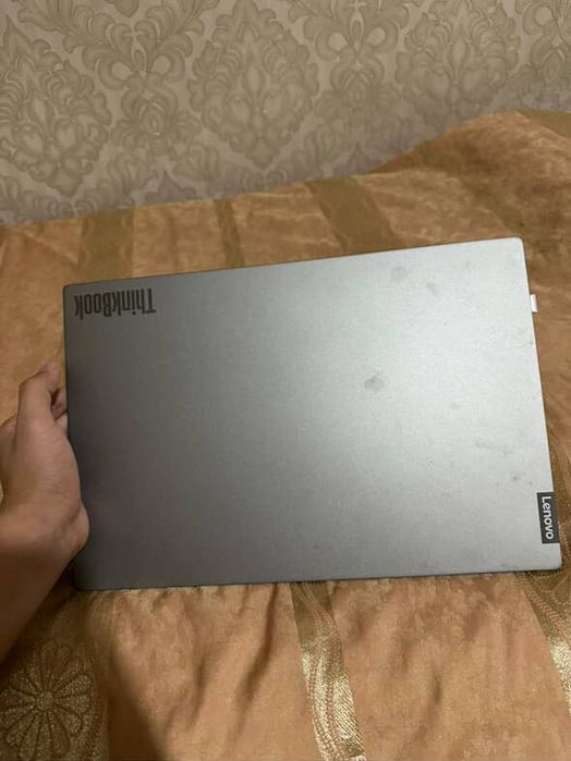 Lenovo noutbook sotiladi