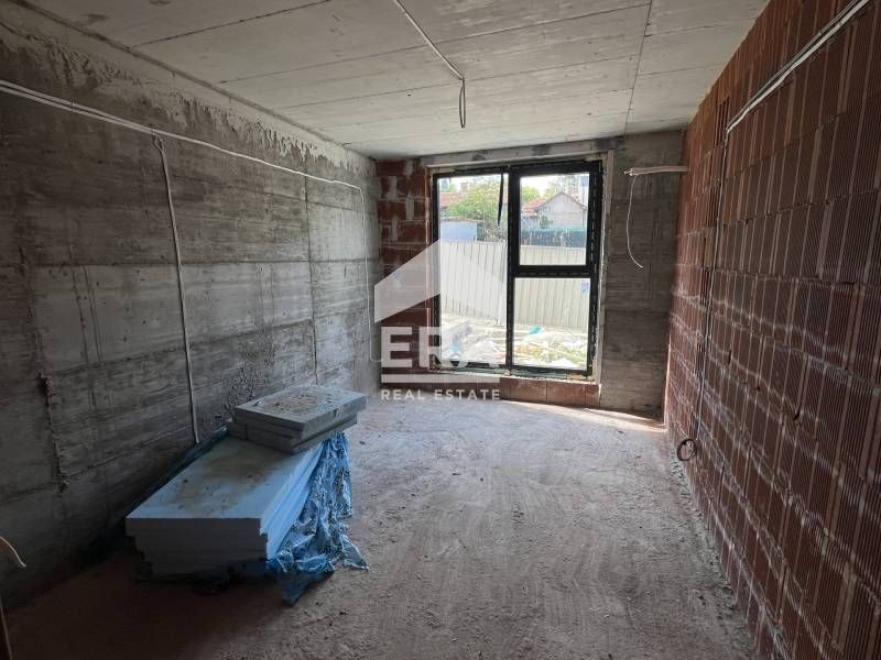 Продава се Тристаен апартамент в София, Горна баня - 107 кв.м за 1159 €/кв.м - Снимка #3