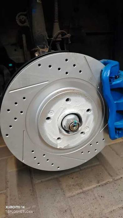 Комплект перфорированных тормозных дисков