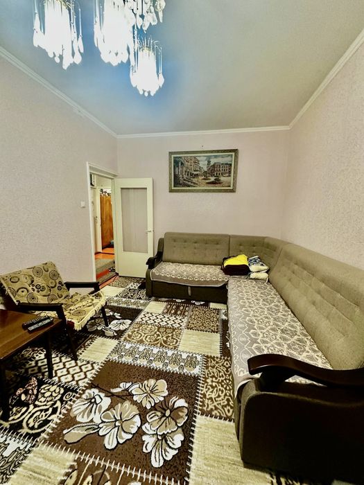 Продаётся 2 ком 8 микрорайон