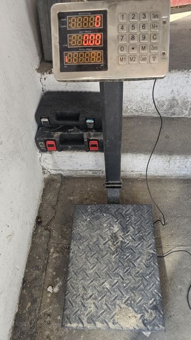 Продам весы в хорошоем состояние