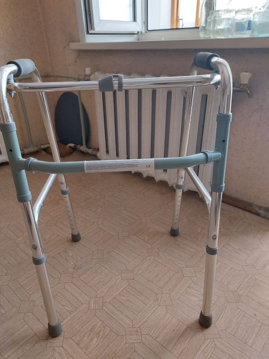 Продам ходунки шагающие  взрослые