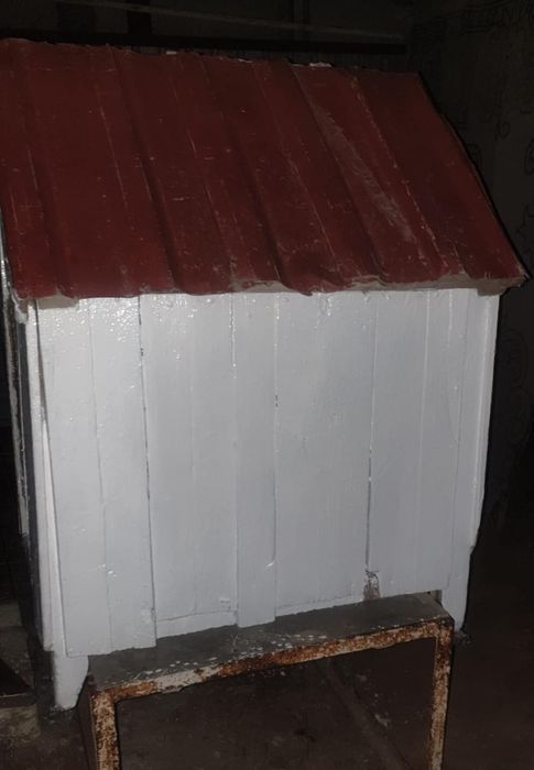 Домик для собак в отличном состояний