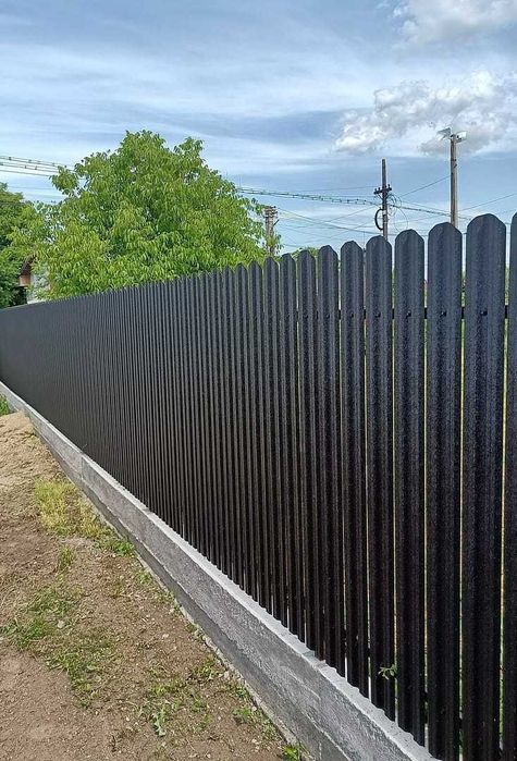 Garduri si porti din sipca metalica, panou stil jaluzele, tabla cutata, plasa bordurata, fier forjat, BCA si alte modele disponibile