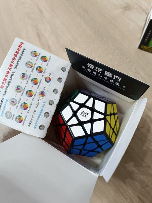 Разные кубики Рубика