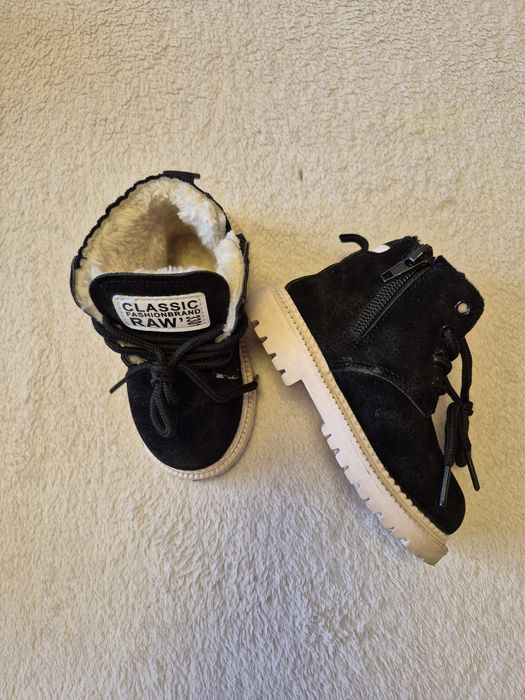 Продаю детскую обувь