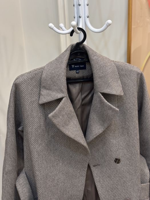 Продаю стильно классический пальто.