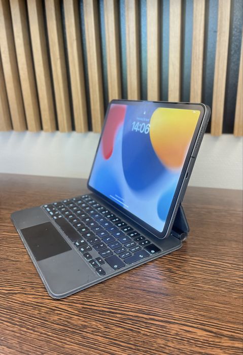 iPad Pro 11” 256GB + Magic Keyboard + Pencil 2 – folosit cu grijă