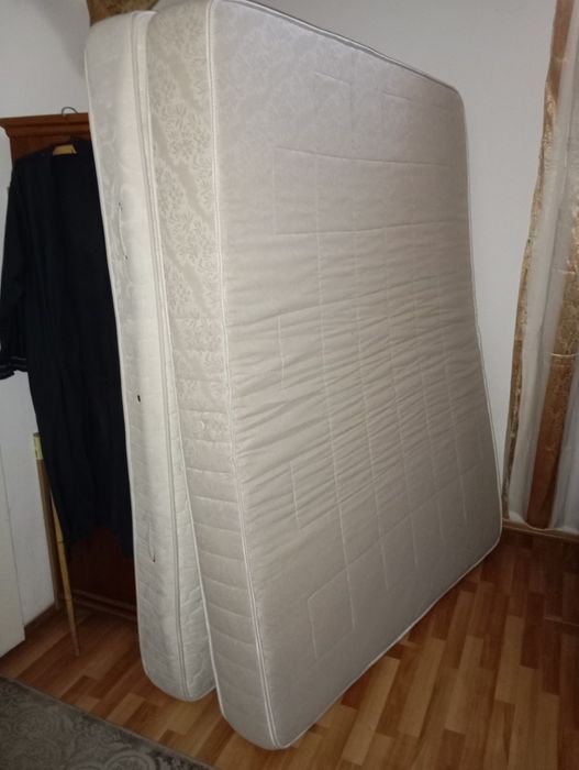 Vând  saltele de 160/200/23