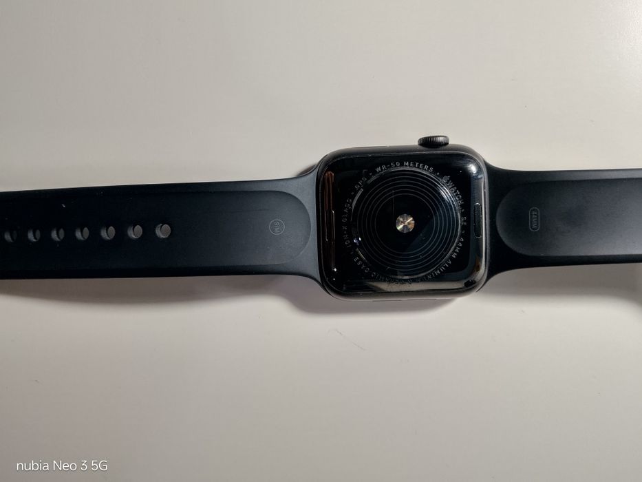 Продам Apple Watch SE, 44 мм.