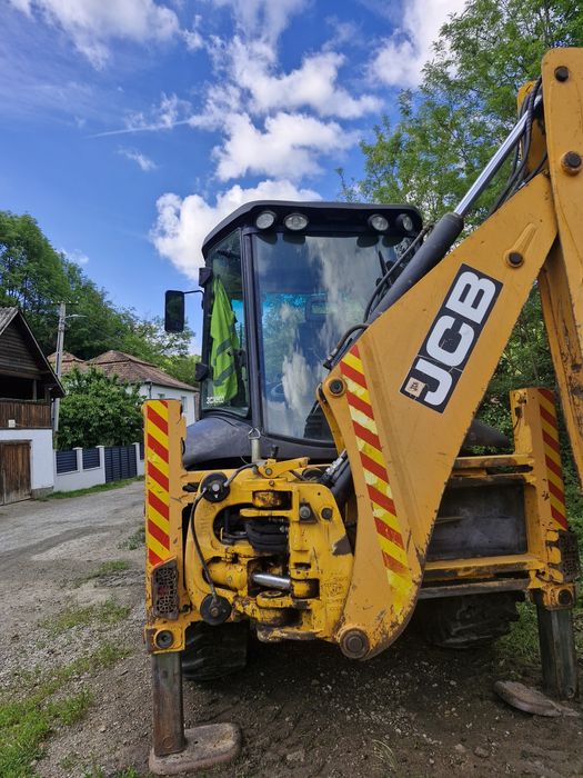 Vând buldoexcavator jcb 3cx
