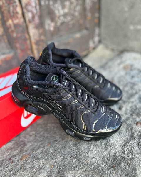 Air max plus se best sale triple black