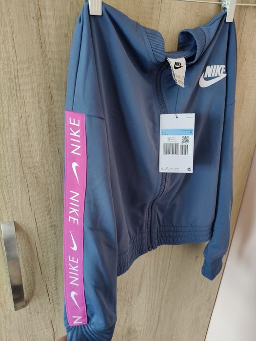Нов суичър Nike 137-146см