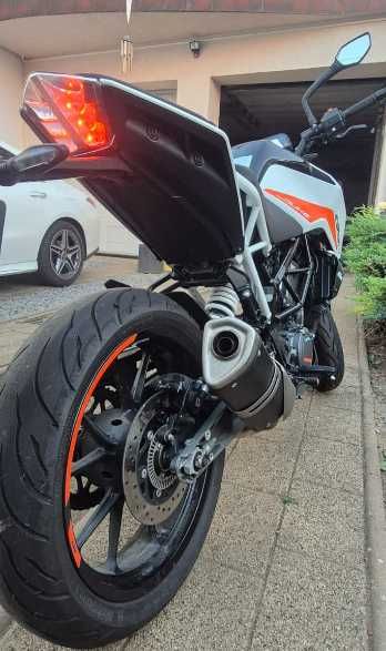 Vând KTM 390 Duke (2022) – Primul proprietar / Cumpărată de la Moto Emotion