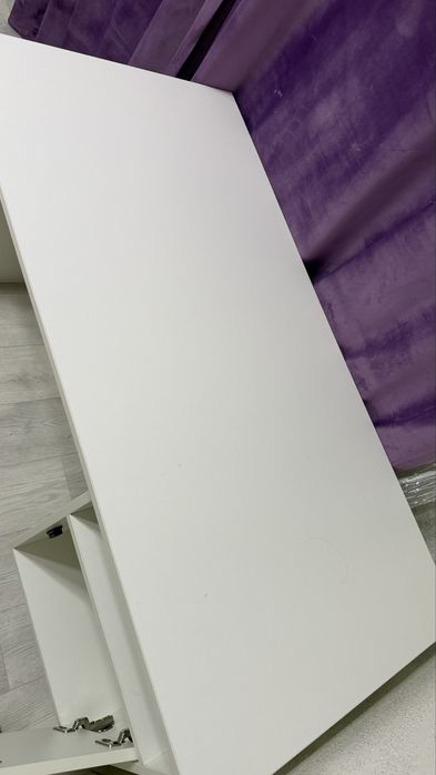 Стол для письма.