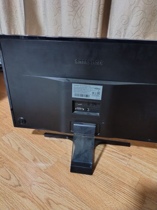 Продам Монитор LS24E390HLO