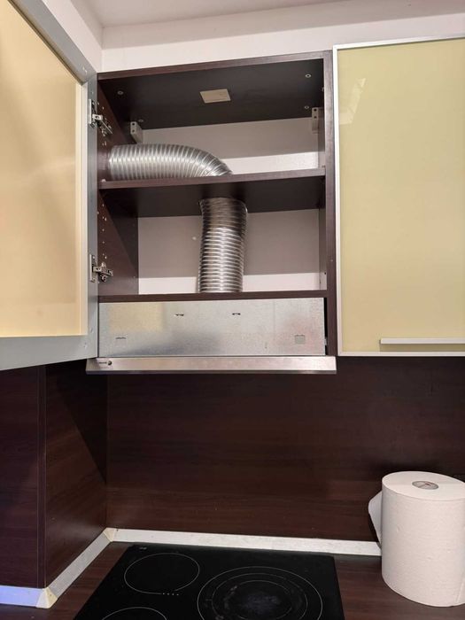 Висококачествена кухня с вградени уреди