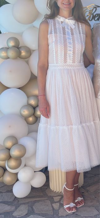 Миди рокля от дантела в бяло