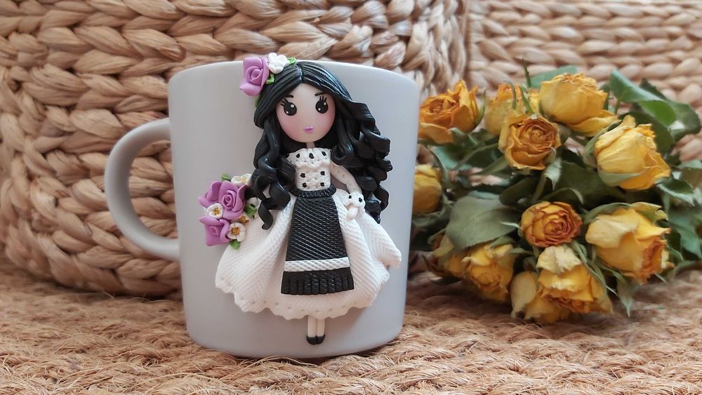 Cadou pentru mama, sotie/bunica cana papusa cu flori