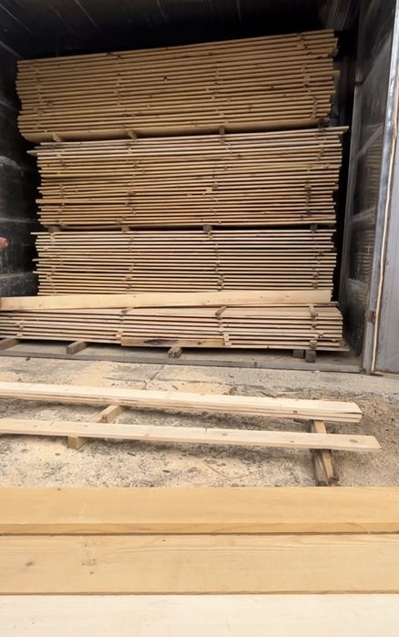 Cherestea răsinoase, brad și molid, uscată în uscător