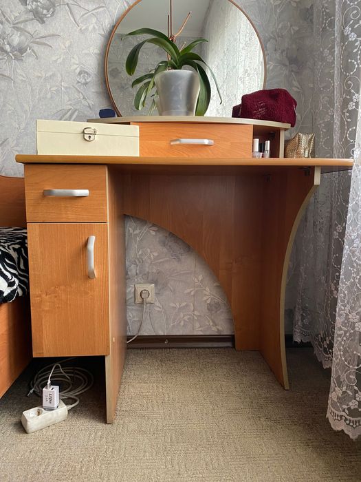 Продается спальный гарнитур